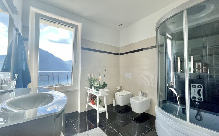 Badezimmer mit Whirlpool